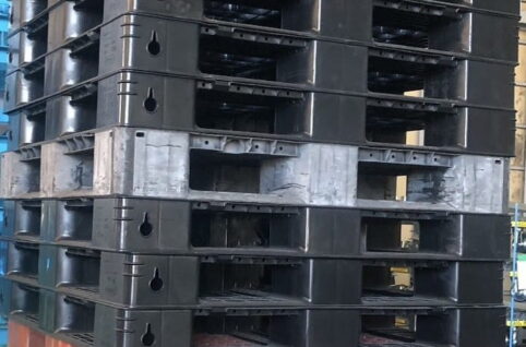 中古プラスチックパレット両面・片面/4方・2方混在 1100×1100サイズ　千葉県市原市