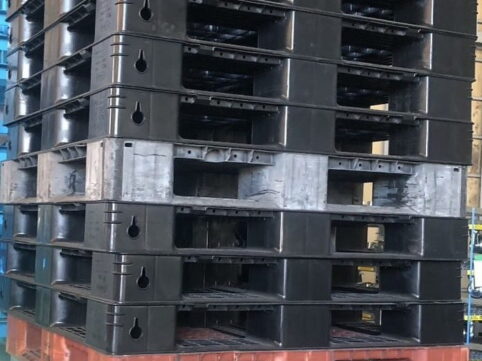 中古プラスチックパレット両面・片面/4方・2方混在 1100×1100サイズ　千葉県市原市