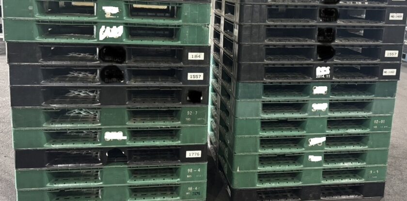 中古プラスチックパレット片面4方差し1100×1100×120H 滋賀県甲賀市内