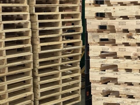 中古木製パレット片面4方差し1016×1219（若干前後します）在庫約160枚　横浜市内　＠500円（送料別・税別）